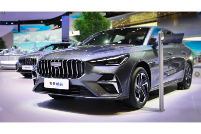 Geely Emgrand i-HEV достиг расхода 2,22 л/100 км, установив рекорд гибридной эффективности Гиннесса