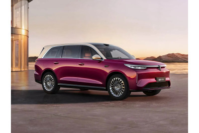 GWM Wey представляет премиальный внедорожник V9X с комбинированным запасом хода 1700 км