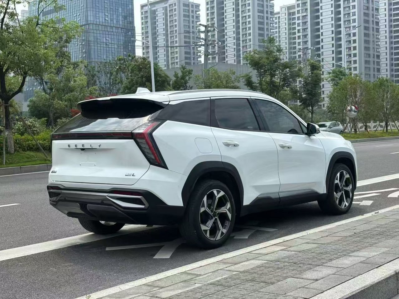 Geely Atlas 2 2023 1.5 DCT Premium