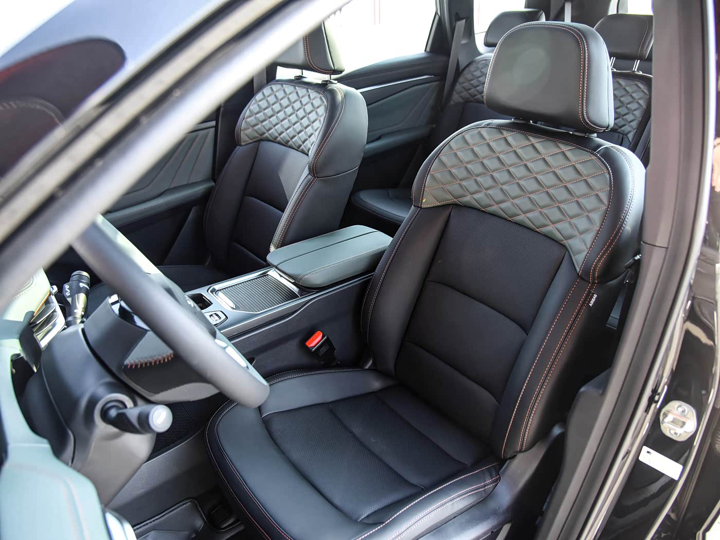Geely Okavango II 2023 2.0 Premium 7-seater
