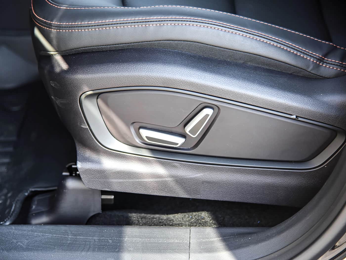 Geely Okavango II 2023 2.0 Premium 7-seater