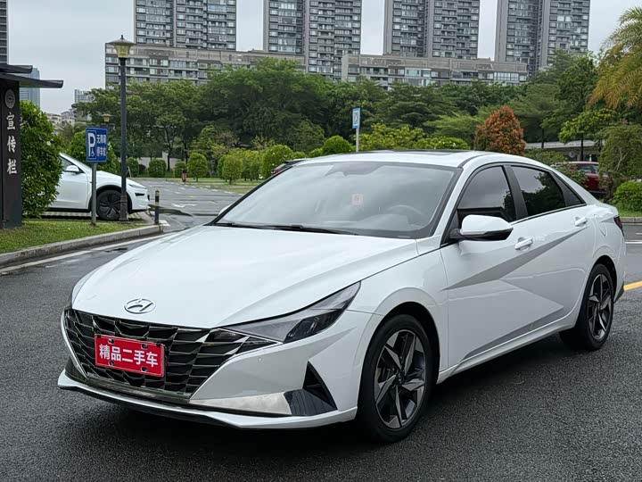 Hyundai Elantra 2023 1.5 LUX Premium edition