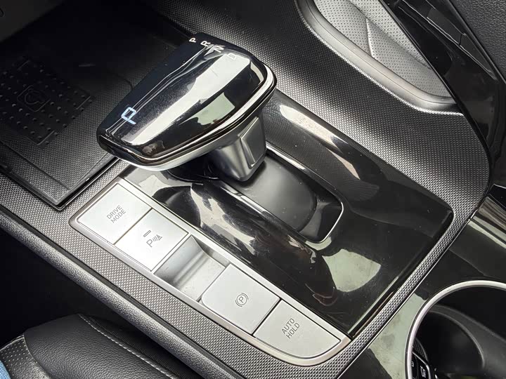 Hyundai Elantra 2023 1.5 LUX Premium edition