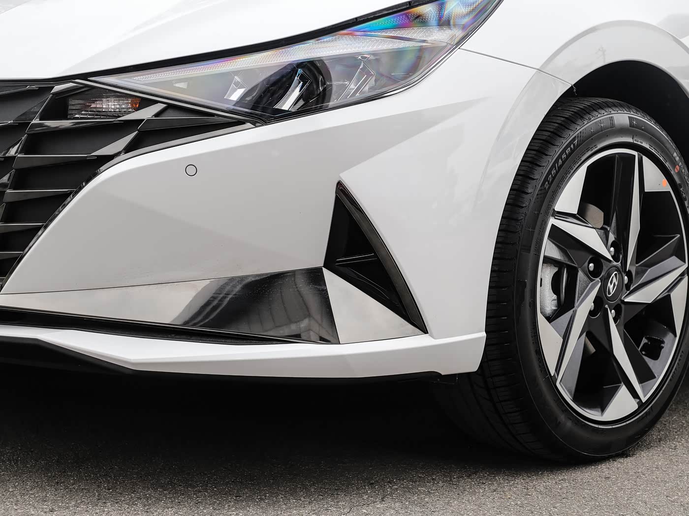 Hyundai Elantra 2023 1.5 LUX Premium edition