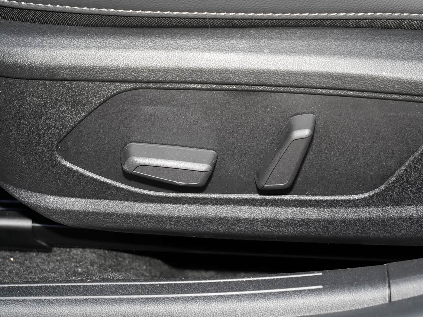 Hyundai Elantra 2023 1.5 LUX Premium edition