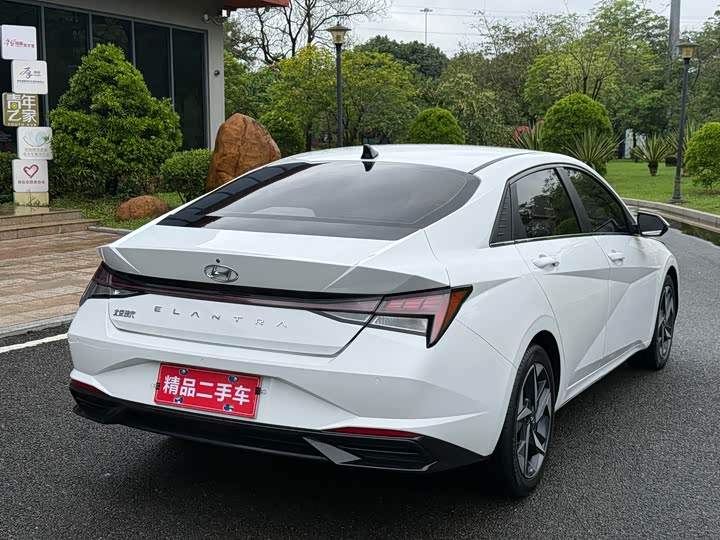 Hyundai Elantra 2023 1.5 LUX Premium edition