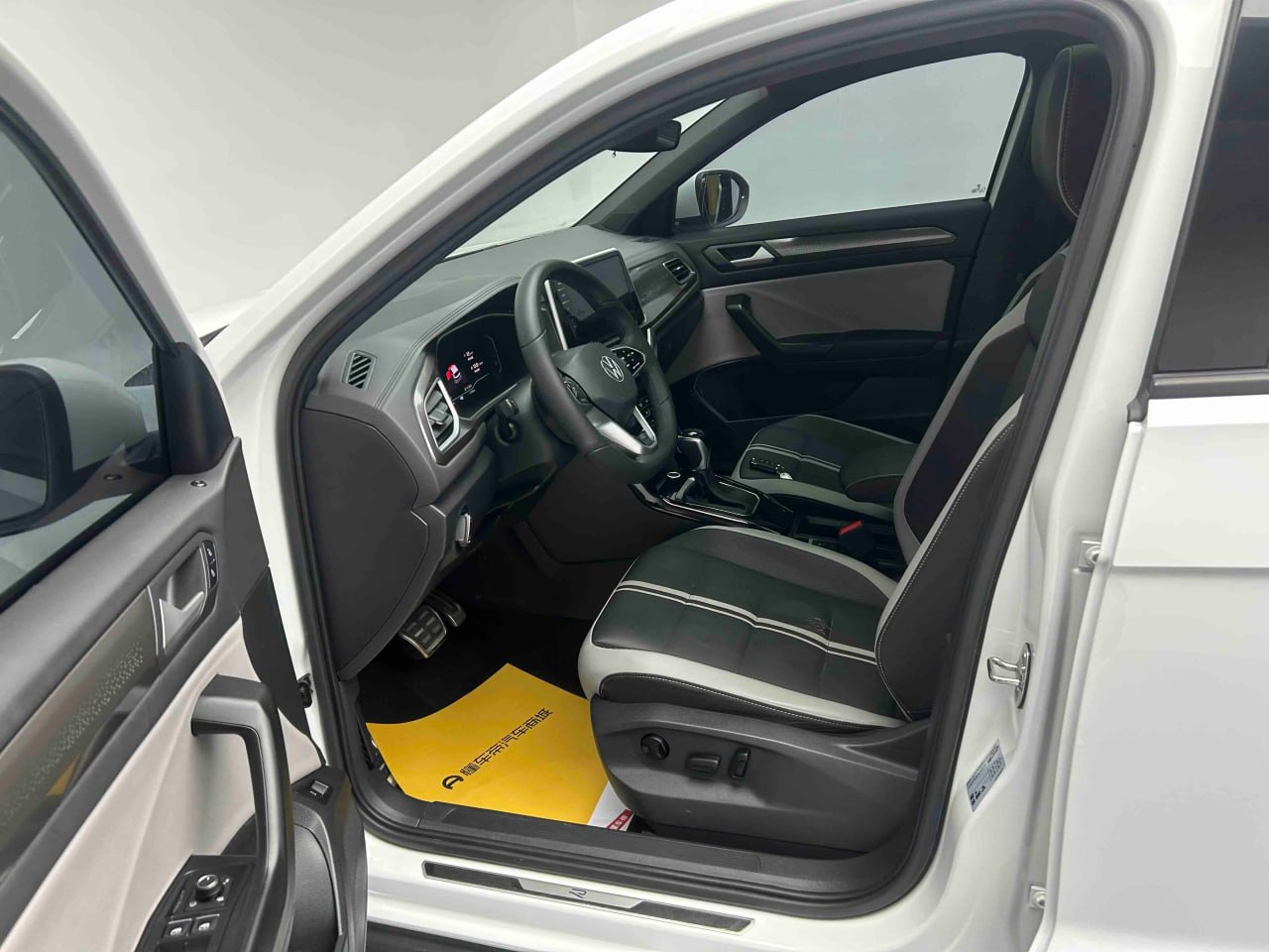 Volkswagen T-ROC 2023 1.5 300TSI 2WD Morning Light